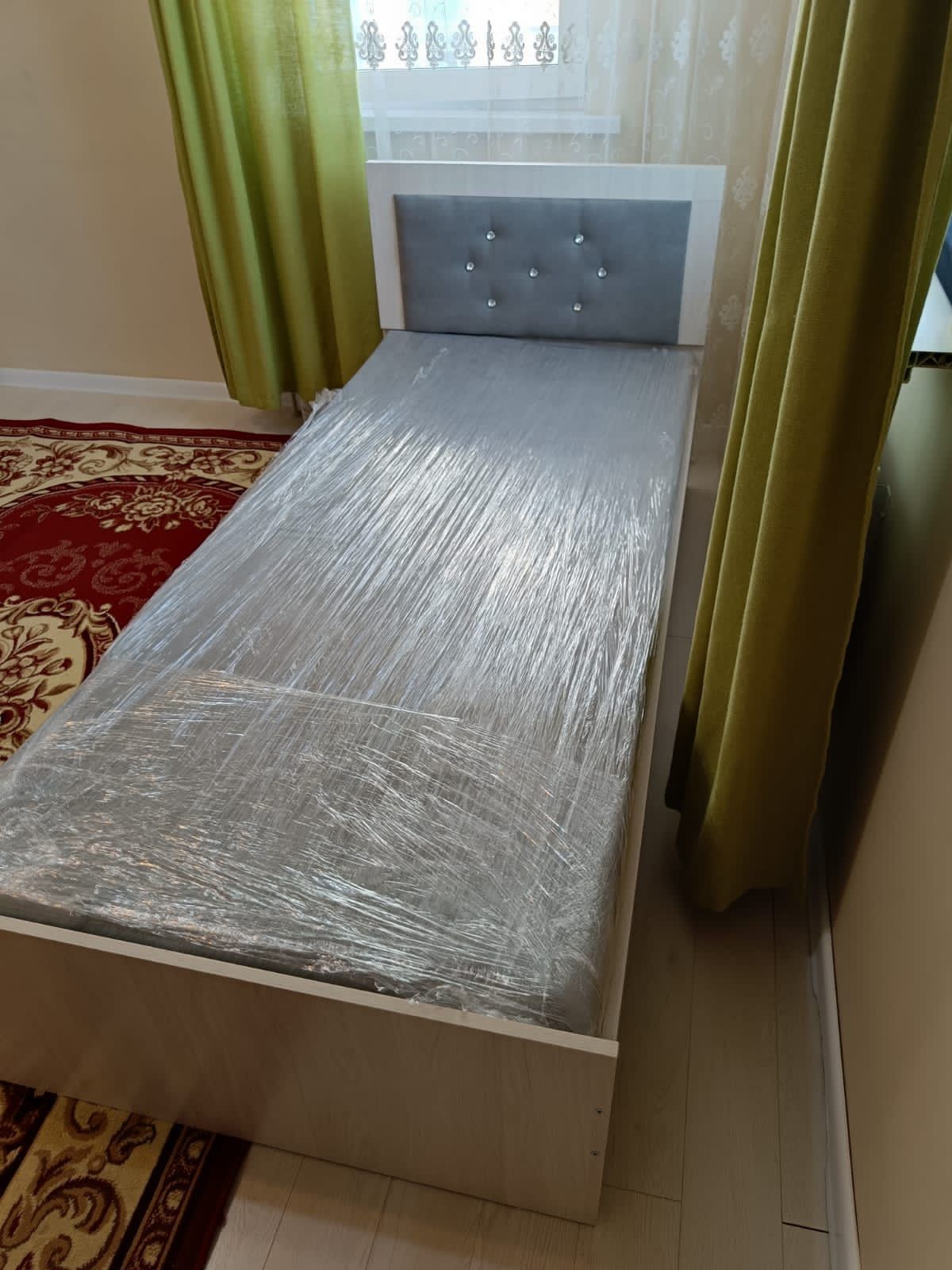 Кровать односпальная, 90x200 см, с матрасом.  35 000 тг
