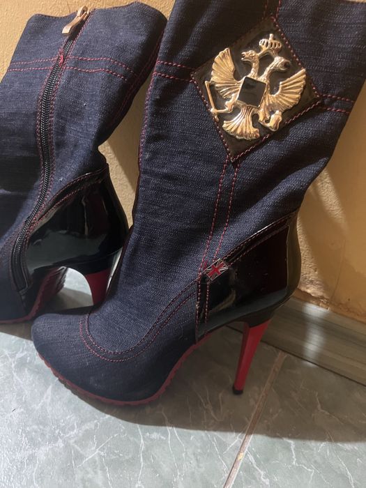 Боти обувки и подарък клъч