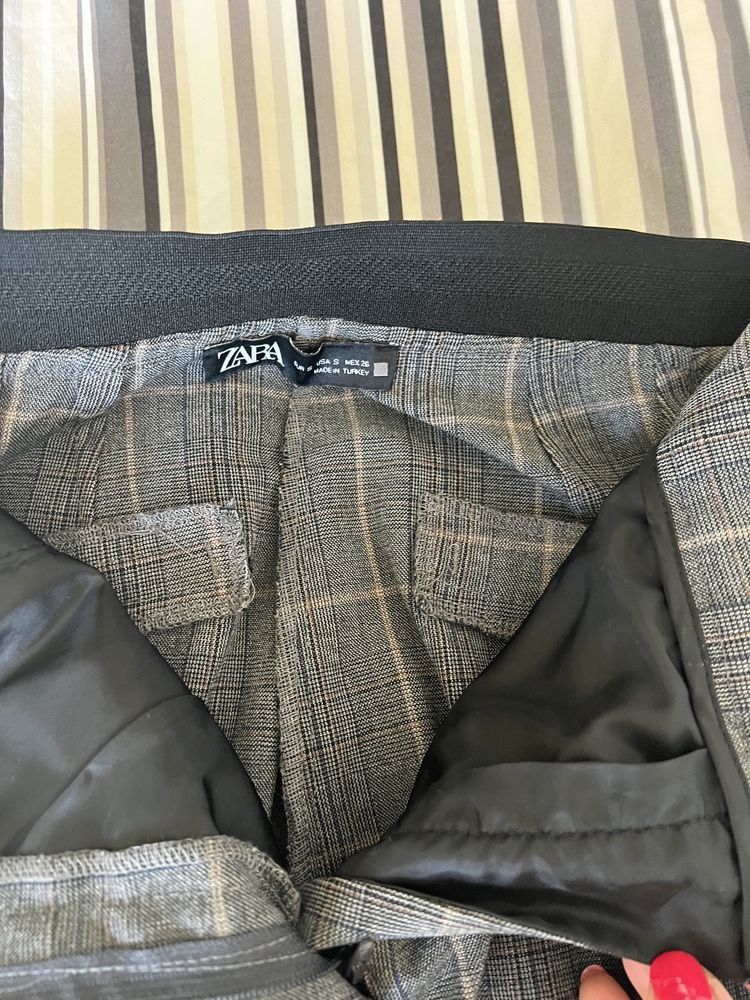 Официални панталони Zara