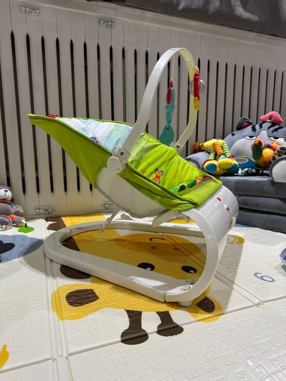 Шезлонг для детей fisher price