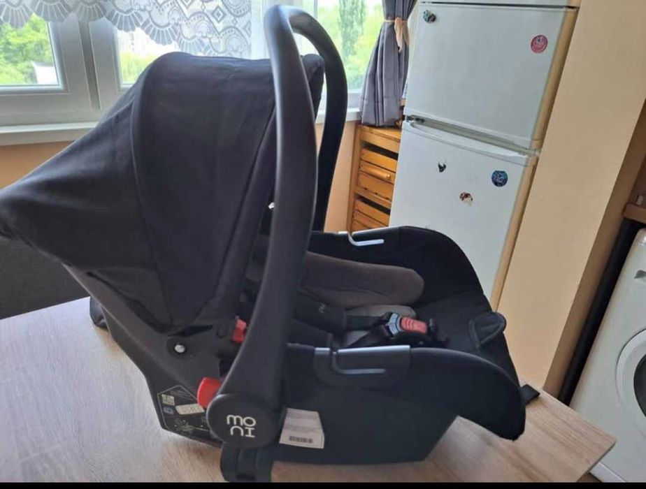Кош / столче за пренос на новородено Moni