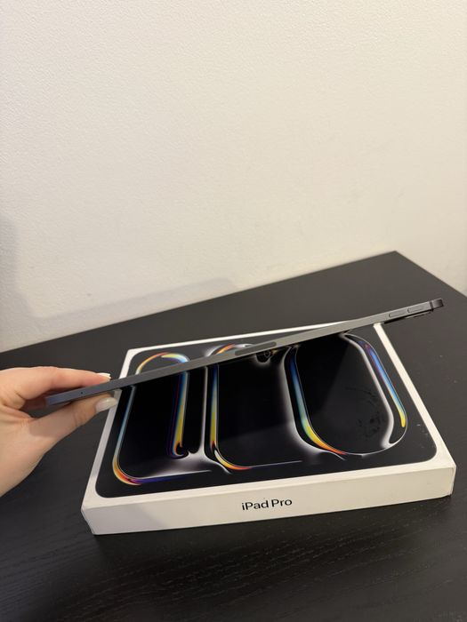 iPad Pro 11” M4, Wi-Fi, 256 GB, aproape NOU, 11 cicluri de incarcare