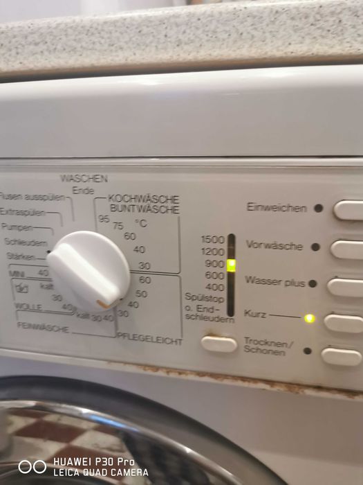 Продавам пералня със сушилня  Miele Novotronic WT945