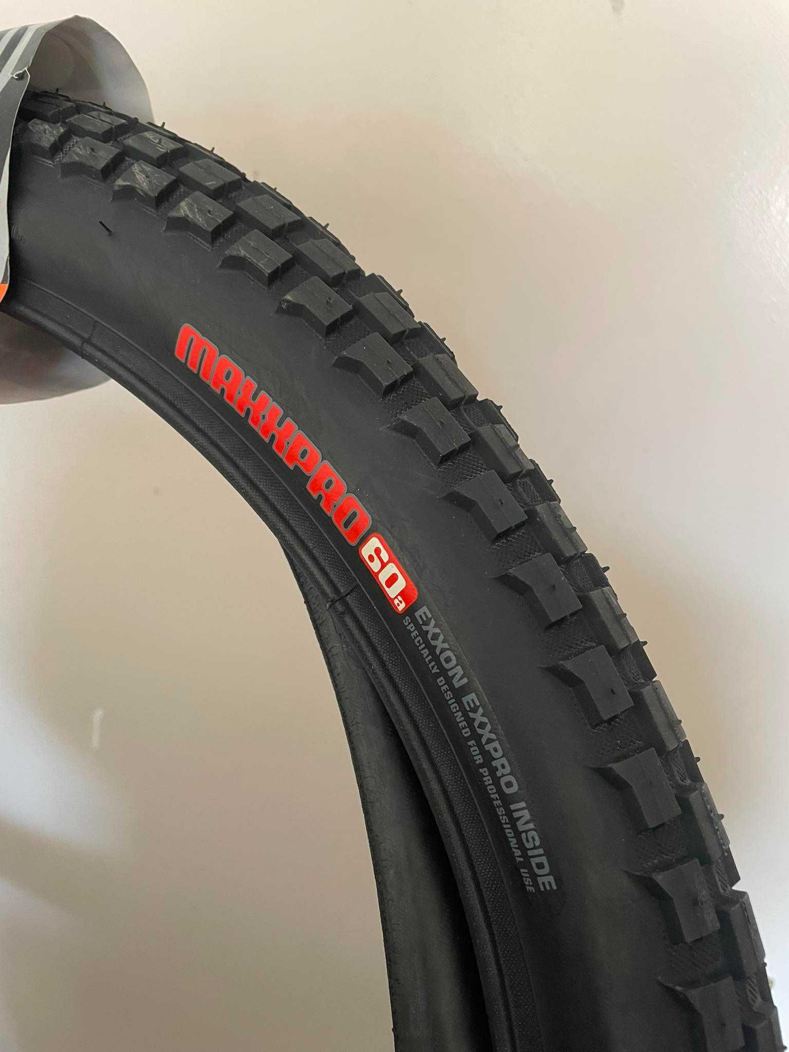 Гуми Schwalbe Magic Mary 26x2.35 и Maxxis Holy Roller 24x2.40