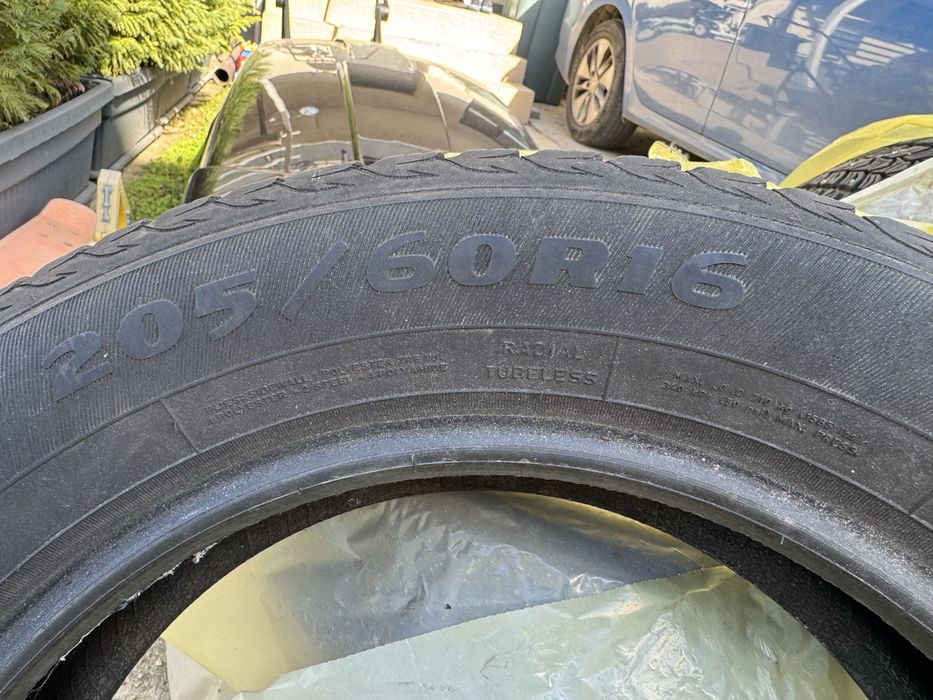 Vând anvelope de iarnă Debica