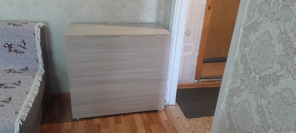 Продам стол-книжку.