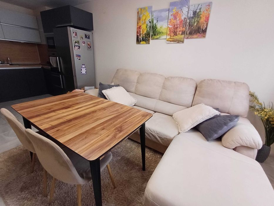 Разтегателна трапезна маса