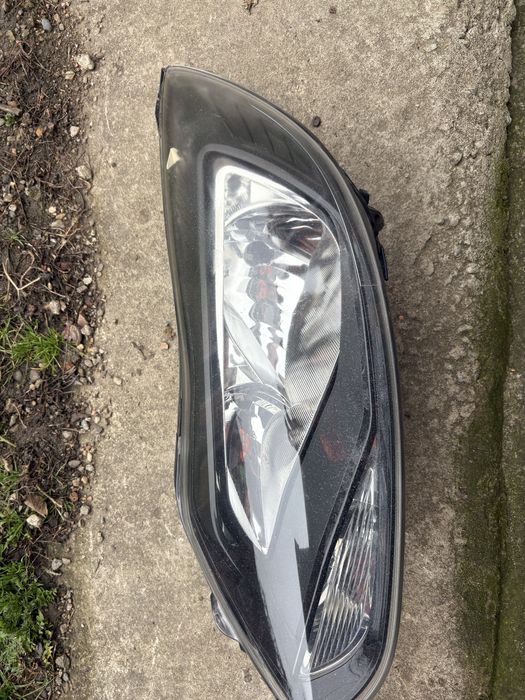 Faruri ford focus 3 hatchback 2014