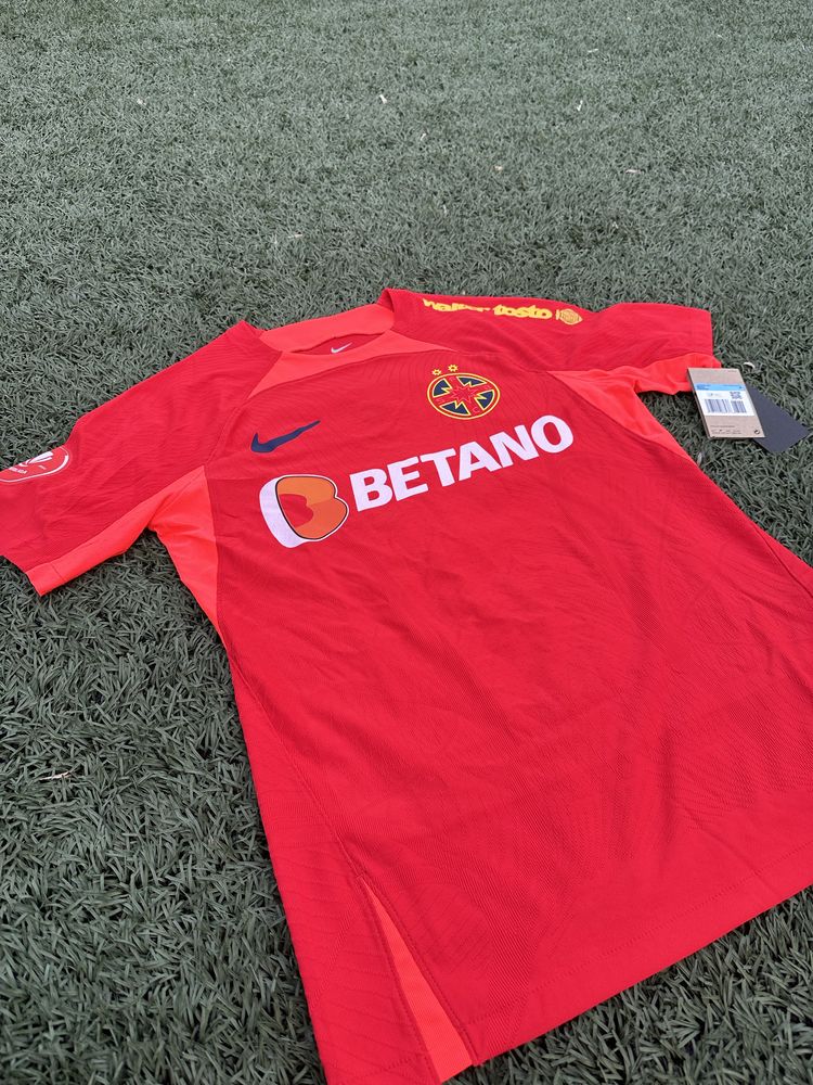 Tricou de joc oficial FCSB Nike Pro, M size, semnat de Florinel Coman