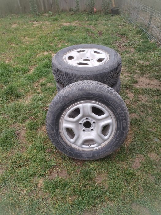 Jante tabla cu cauciucuri Goodyear Duster