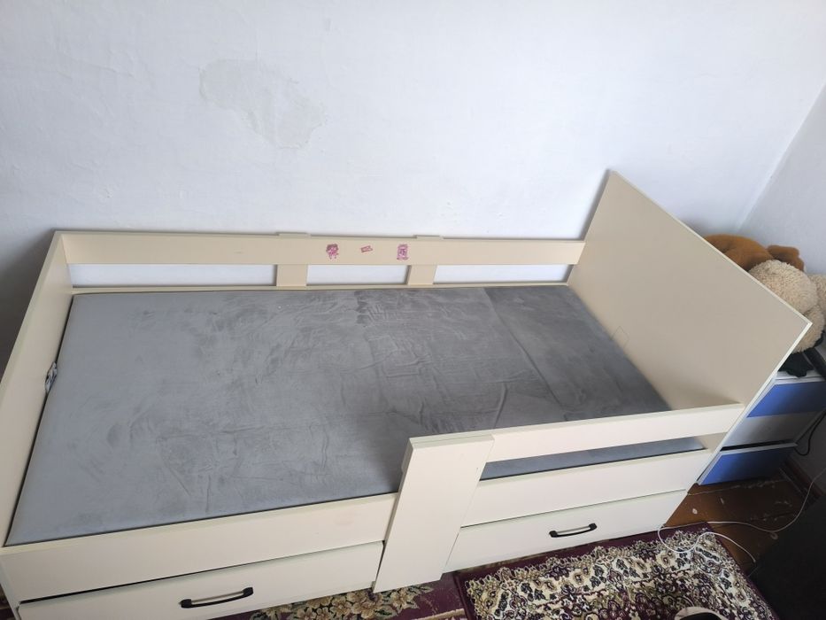 Кровать спальняя