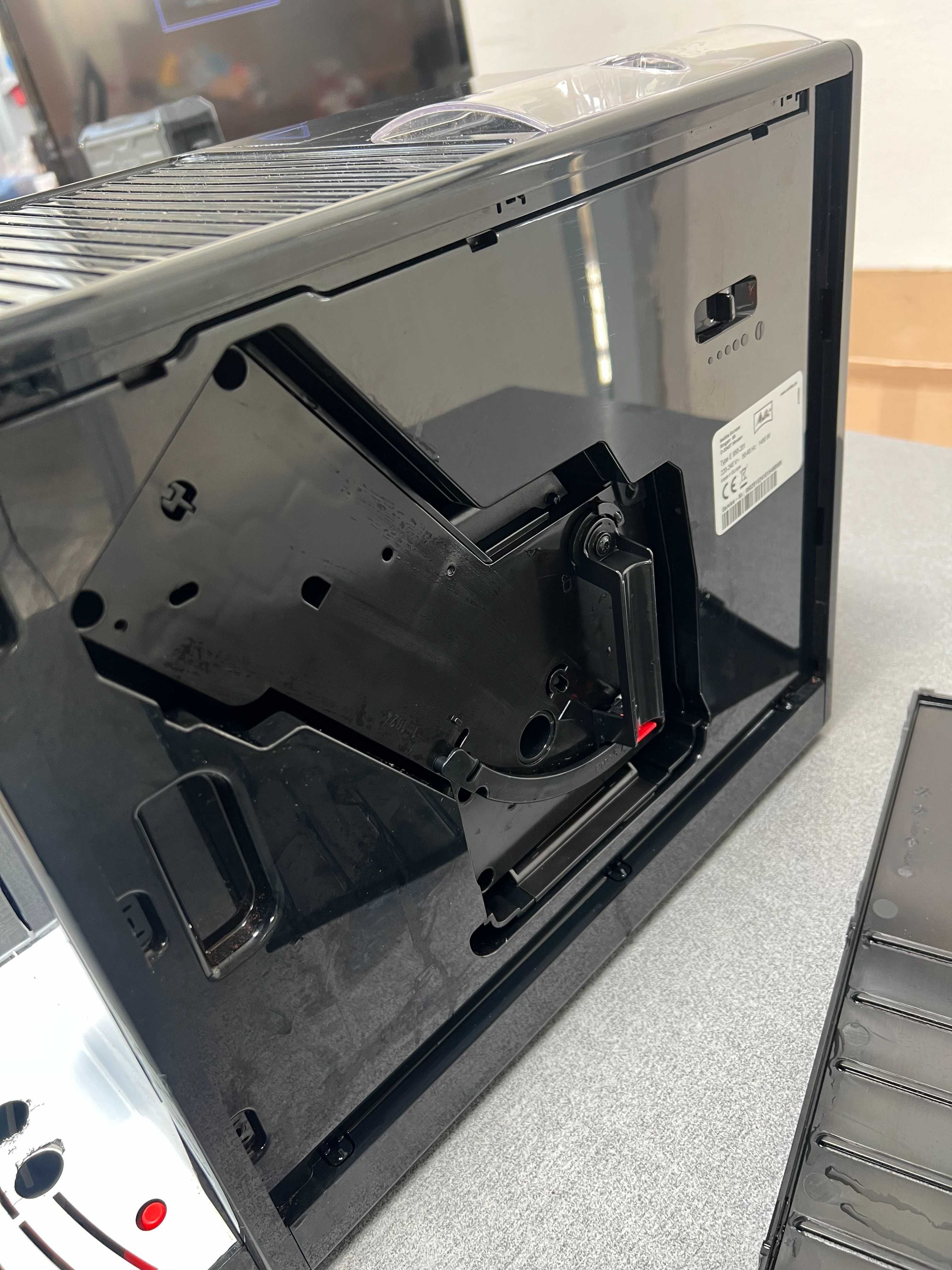 Кафеавтомат Melitta Caffeo Solo E950-201 , 1400W