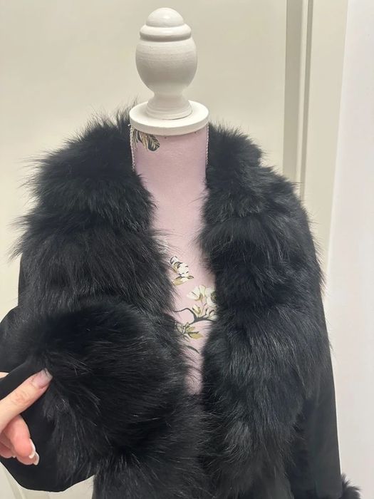 Palton haină neagră din piele întoarsă cu blană