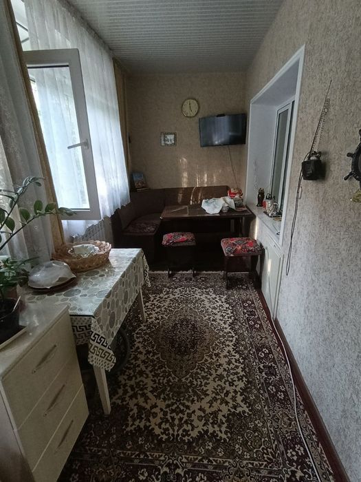 Продается квартира на Чиланзаре-13  2/2/5 кирпич бал 2/6 мебель и техн