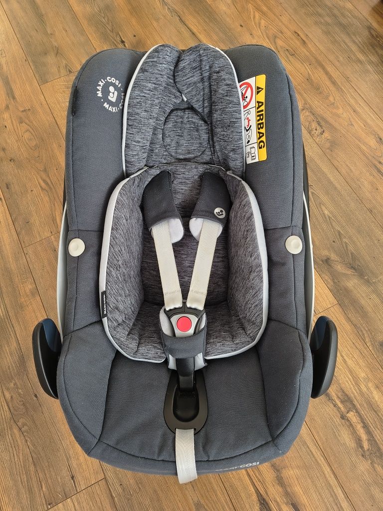 Столче-кошница за кола Maxi Cosi Pebble Pro + база  isofix FamilyFix 2