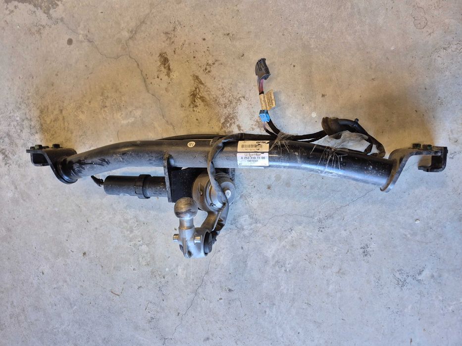 Оригинален електрически теглич за Mercedes GLC.