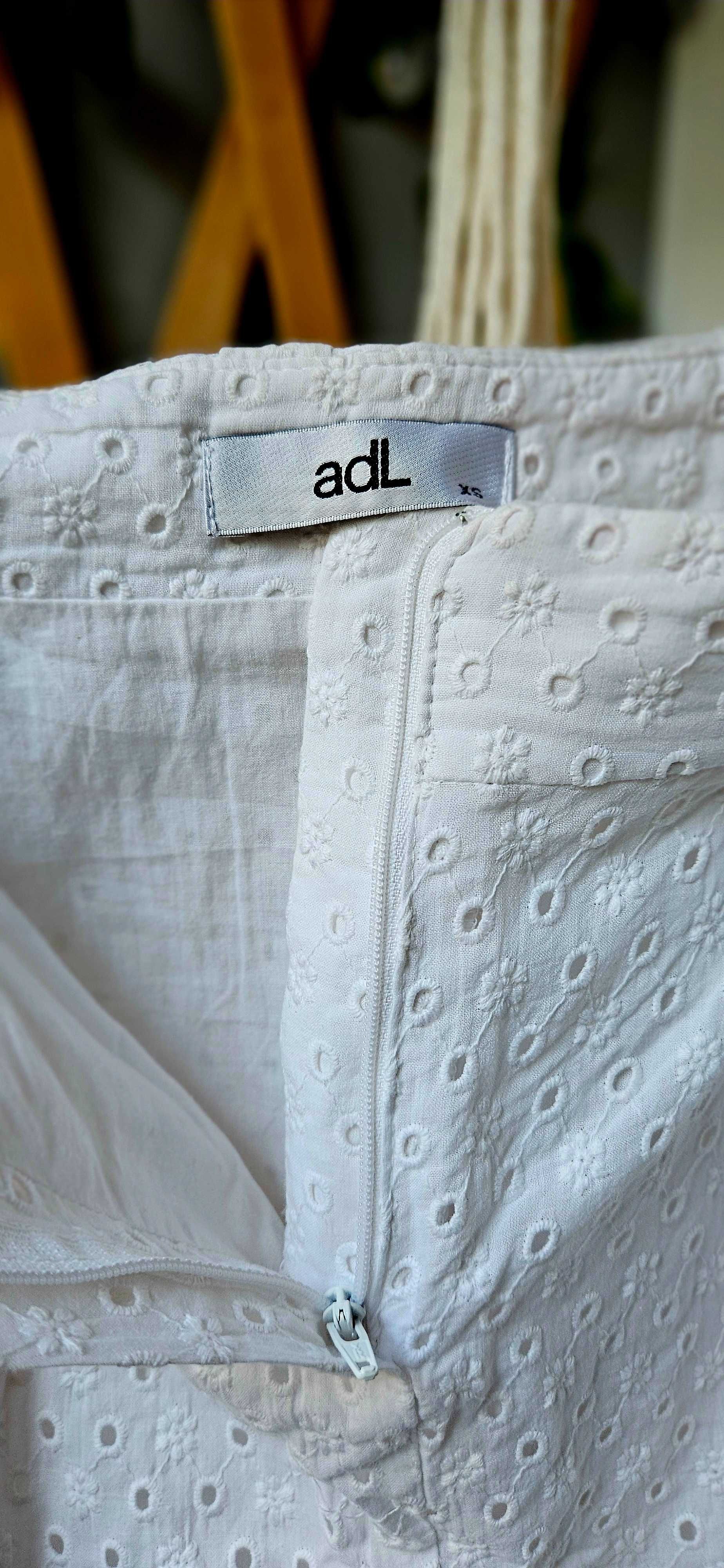 Fustă albă în formă de A, din broderie, mărime XS, 100% bumbac