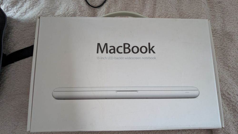 Macbook white A13142 Mid2010