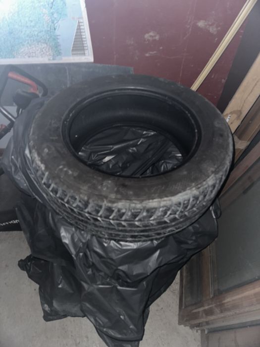 Vand cauciucuri Dunlop vara 225/60/r17 400 lei toate 4