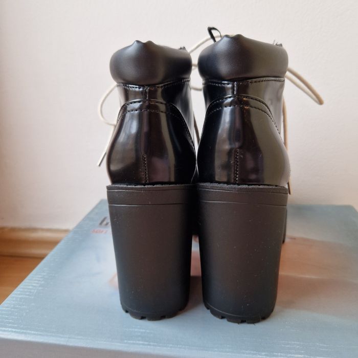 Botine dama H&M negre cu siret, masura 39