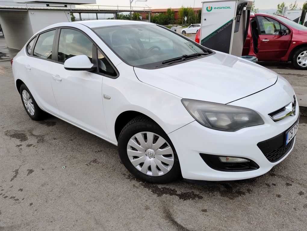 Продавам Opel Astra