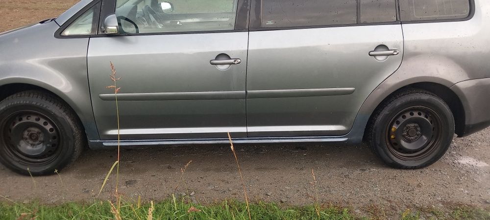 Vând Volkswagen Touran