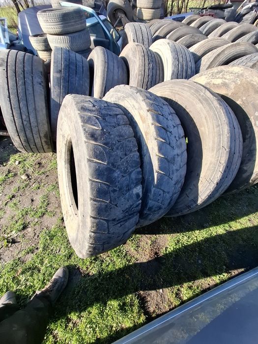 Vand 1 sau 2 anvelope 315 80 22.5 tracțiune bune
