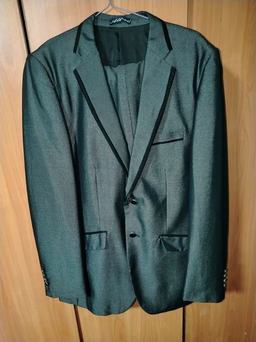 Продам костюм классический