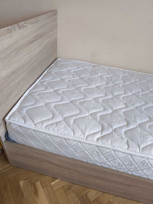 Единично легло с еднолицев матрак, спешна продажба