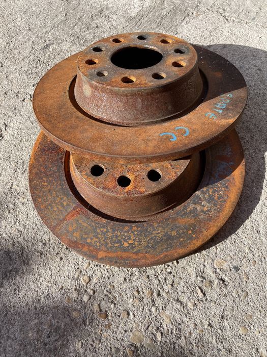 Set discuri spate VOlkswagen Passat CC b6 b7 octavia 2 jetta golf 5 6