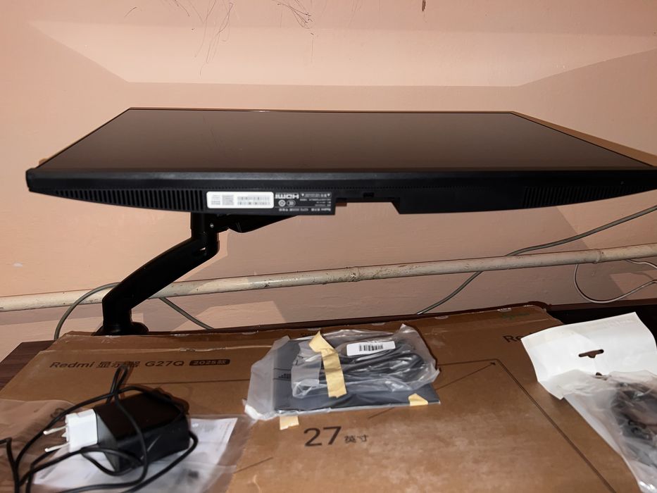 Монитор Redmi G27Q в идеальном состояний пользывался только 1 месяц .