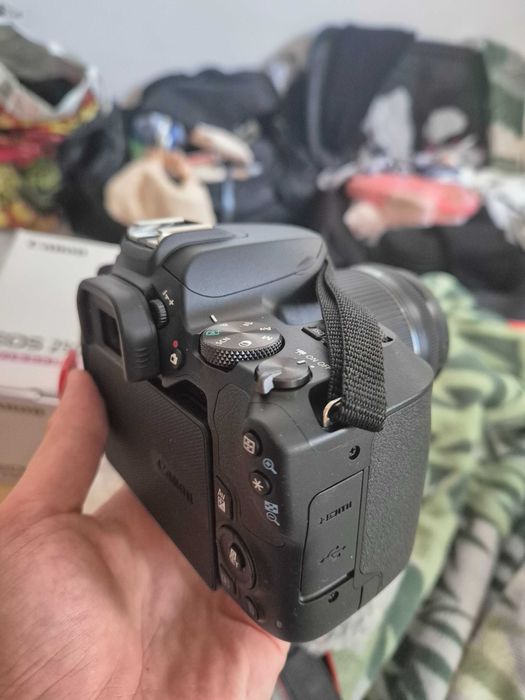 Canon eos 250D, 2000 lei are si garantia