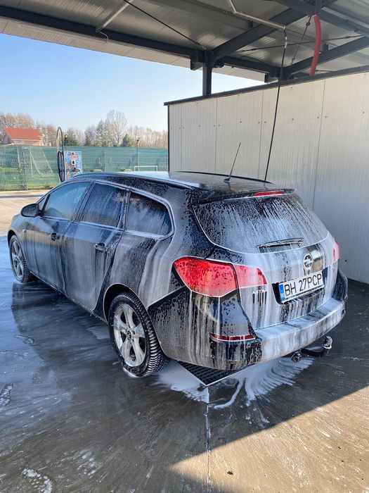 Vând Opel astra J