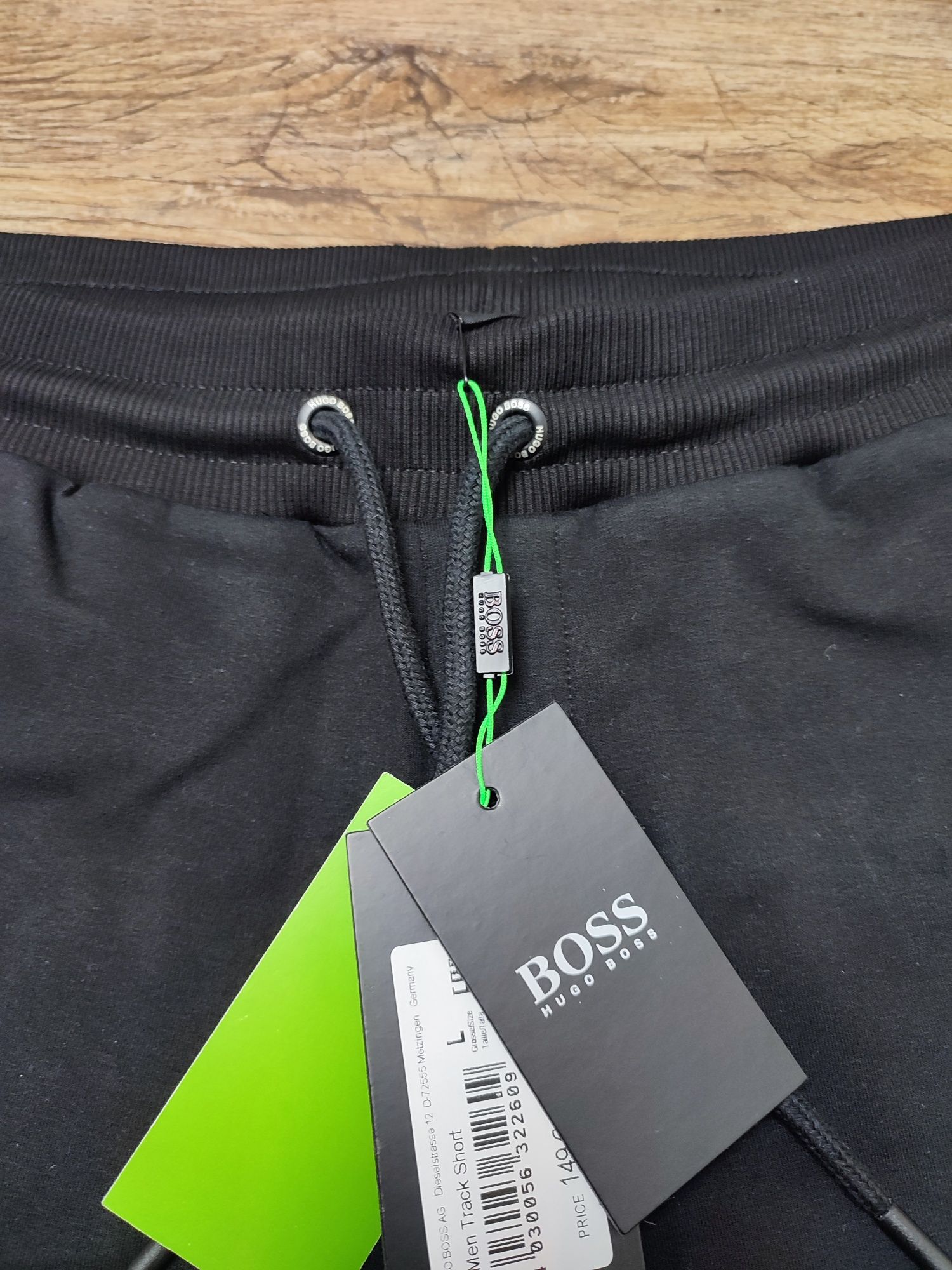 Pantaloni scurți Hugo Boss.