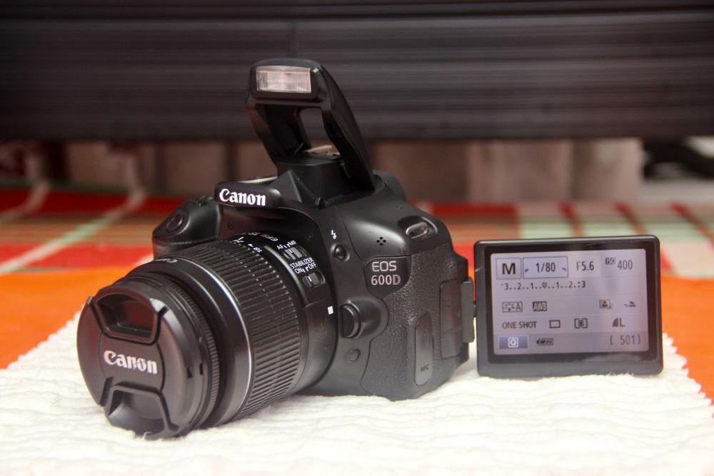 Продаю профессиональный фотоаппарат Canon!