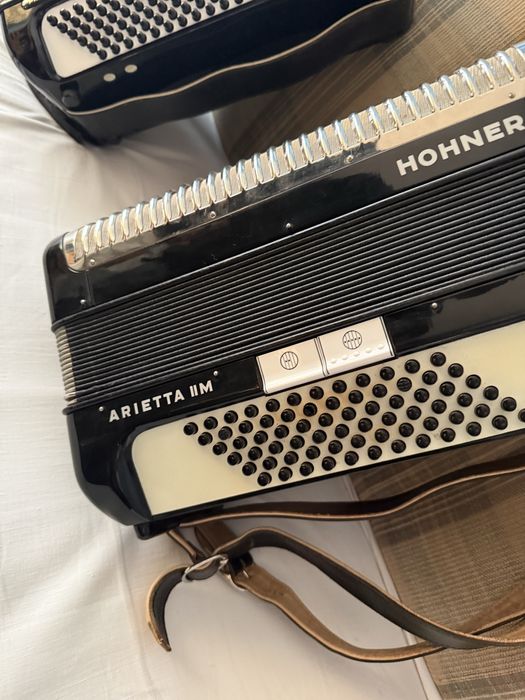 Acordeon HOHNER Pirola IVP si HOHNER Arietta II M