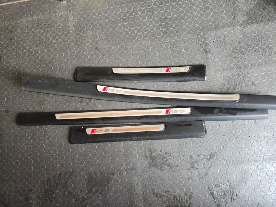 Продаваме интериорни лайсни за прагове от Audi RS6 4F 2010г avant