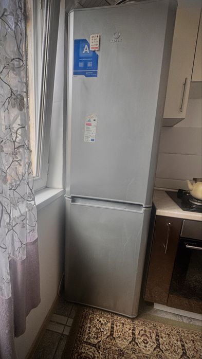 Холодильник Indesit