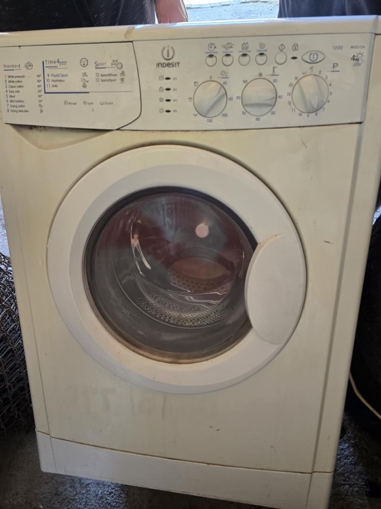 Пералня със сушилня indesit