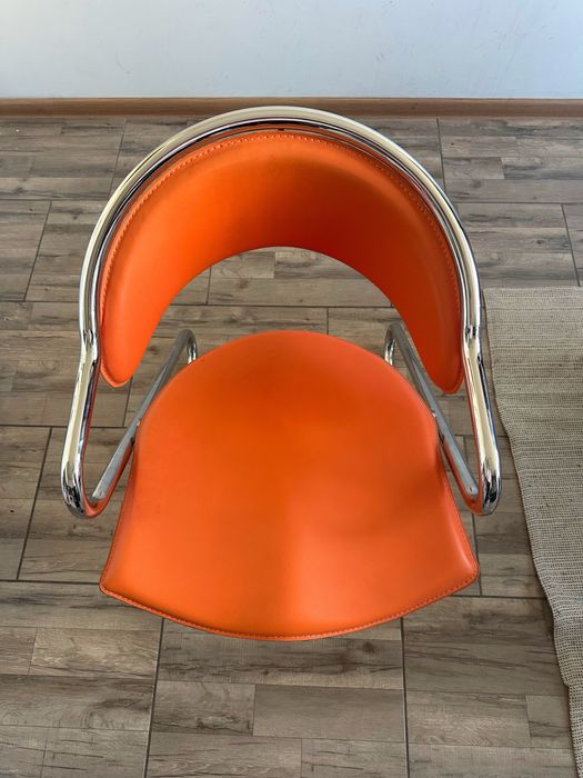 Дизайнерски ретро стол – оранжев с хромирана рамка