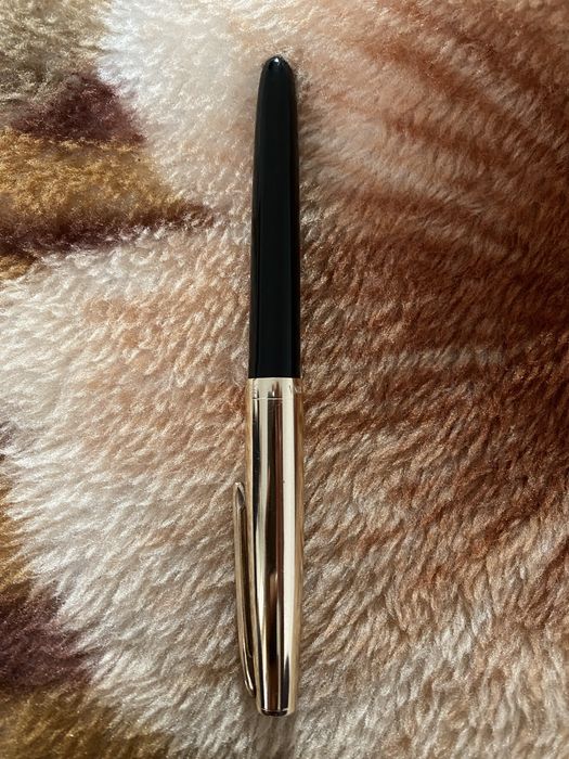 Stilou chinezesc cu penita suflata in aur