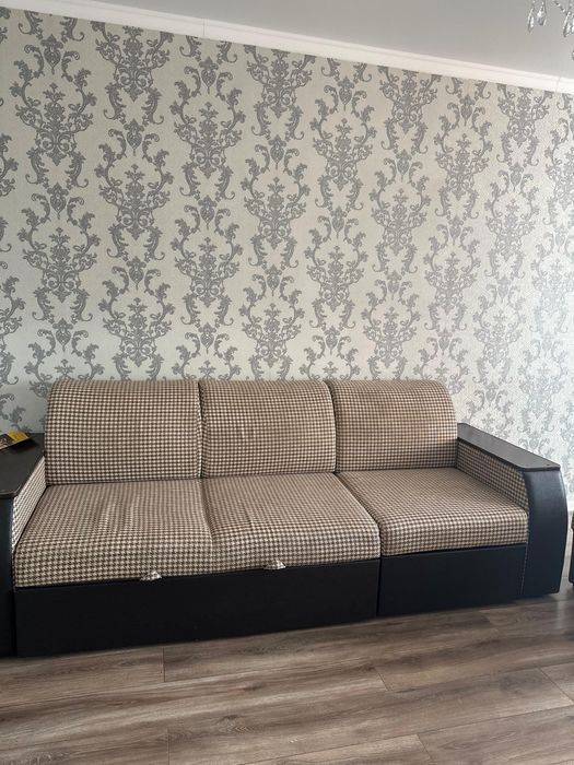 Продам диван в хорошем состояние