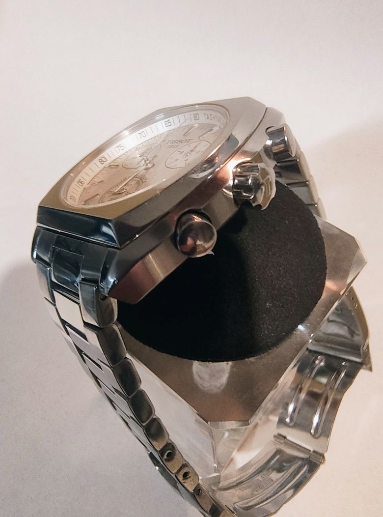 Часовник Tissot Chronograph Swiss