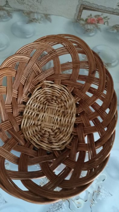 Вазы плетеные для фруктов