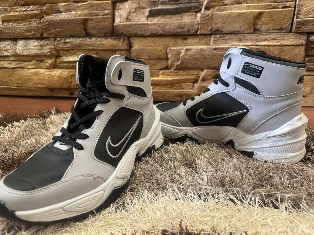 Сиви кецове Nike