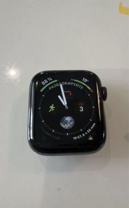 Продам Apple Watch 5 44mm