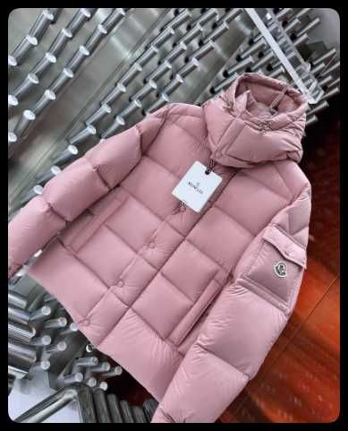 Moncler Maya 70-годишнина роза прах долу яке