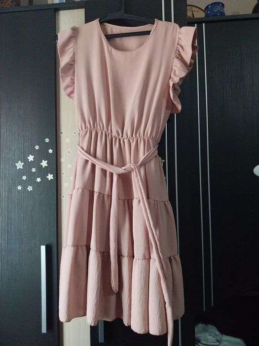 Vând rochie roz în stare perfecta