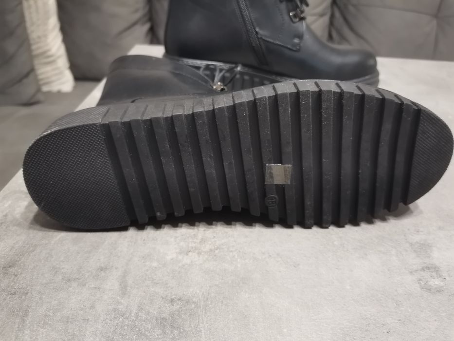 Нови дамски зимни боти номер 38