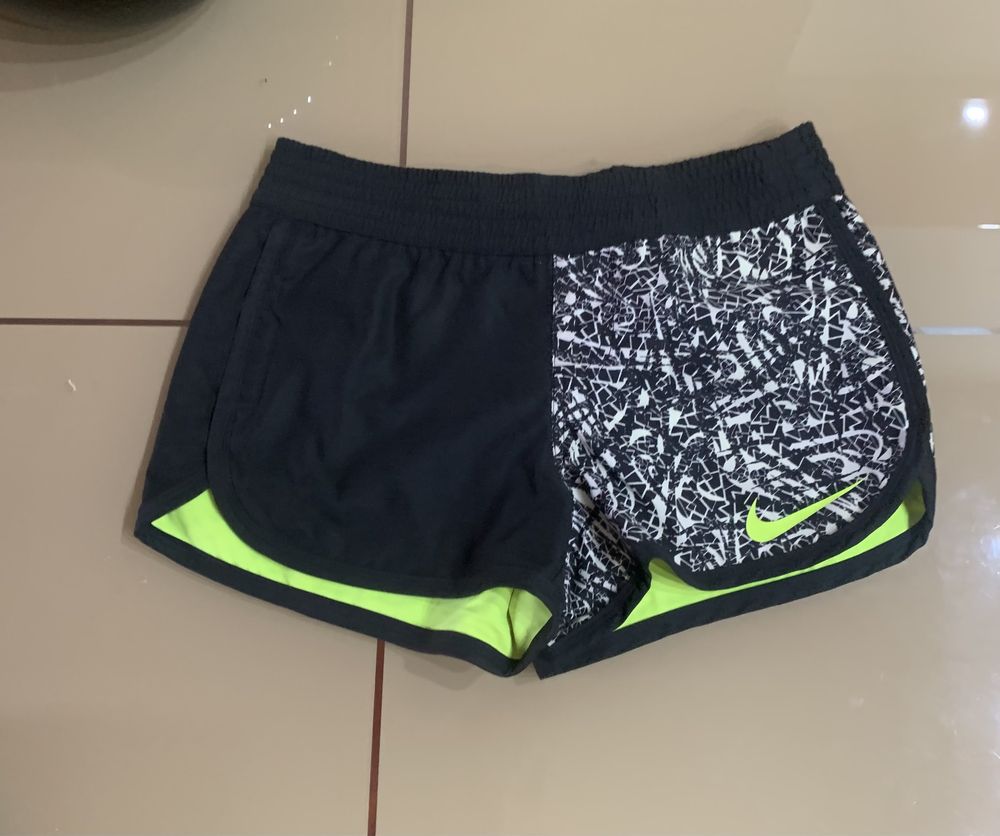 Pantaloni scurti Nike